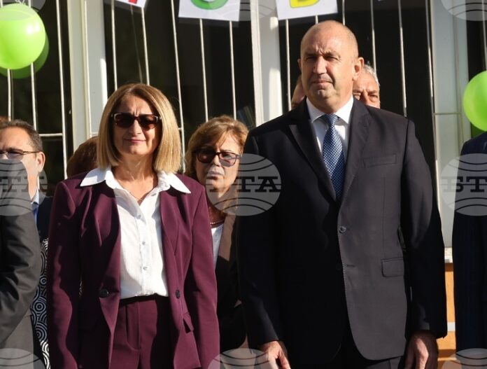 От поколения първият учебен ден е истинско вълнение за всеки От поколения първият учебен ден е истинско вълнение за всеки български дом, каза президентът Румен Радев