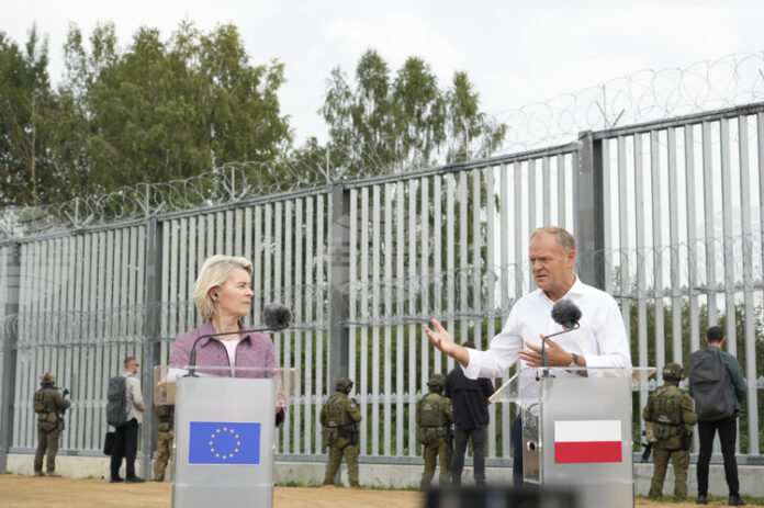 ПАП: Туск и Фон дер Лайен инспектираха полско-беларуската граница