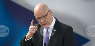 Първият министър на Шотландия Джон Суини се срещна с президента на САЩ Доналд Тръмп, за да обсъдят митата върху уискито