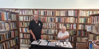 Писателят Георги Казанджиев дари част от архива си на библиотеката на Народно читалище "Йордан Йовков - 1870" в Добрич