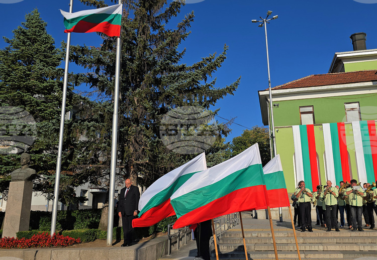 СподелиПо повод 140 години от политическото събитие в Панагюрище на