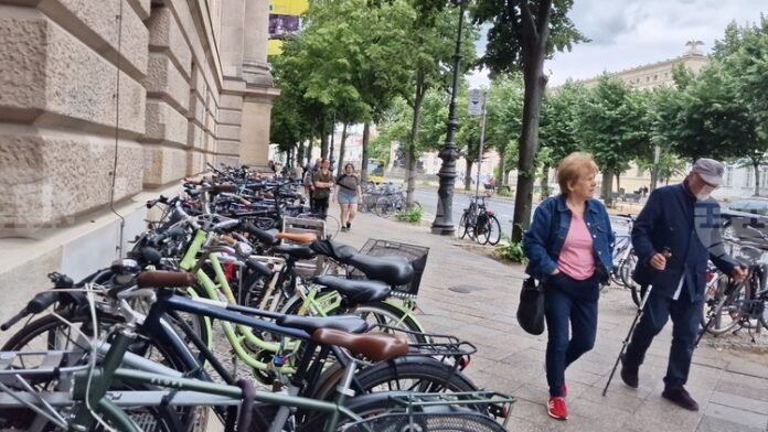 Почти една четвърт от служителите в Германия работят от дома си, сочи изследване на "Ифо"