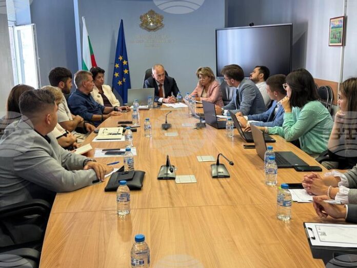 Подкрепяме създаването на национално представителство на ученическите съвети и регламентирането му в закон, каза министър Красимир Вълчев