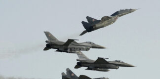 Полша вдигна по тревога бойни самолети, след като Русия започна удари срещу Украйна