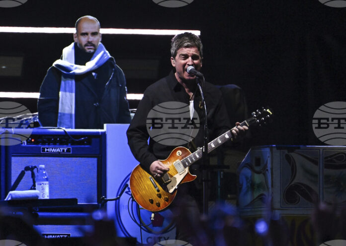 Полски футболен отбор благодари на групата "Оейзис", че популяризира традиционен техен танц