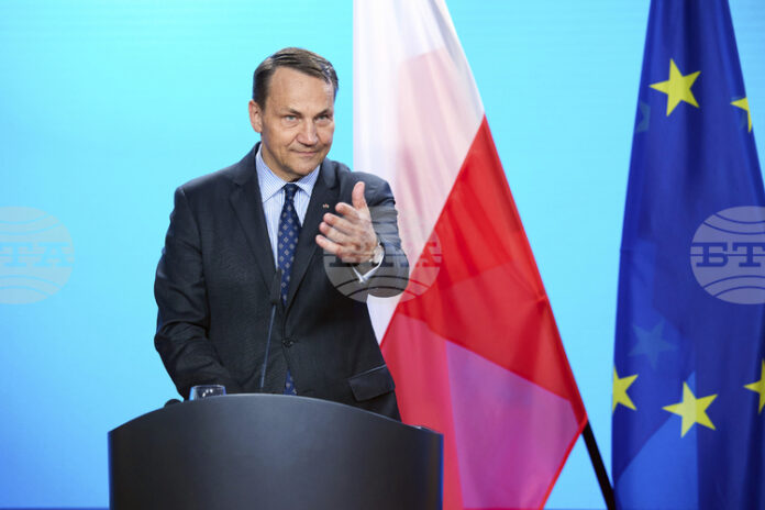 Полският външен министър Радослав Шикорски пристигна в Киев