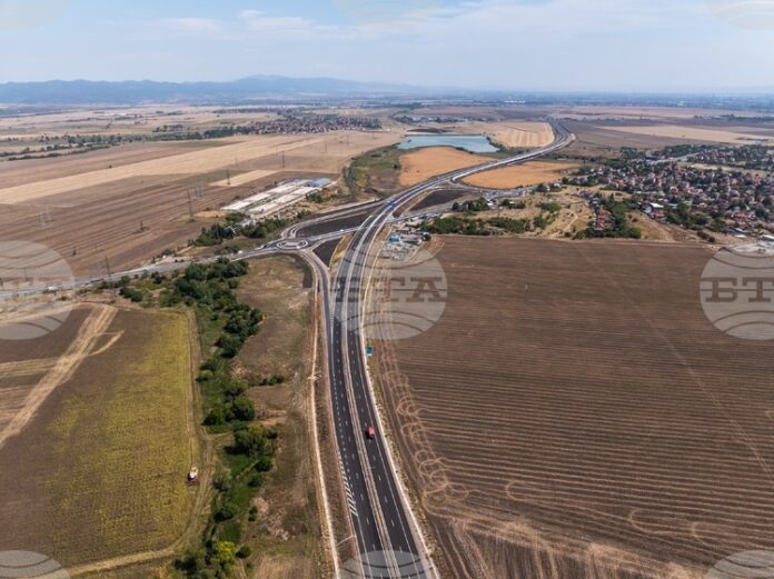 Последният участък от автомагистрала "Европа" ще бъде пуснат в експлоатация утре