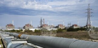 Пожарът в съоръженията за съхранение на гориво на Запорожката атомна електроцентрала е потушен, съобщи РИА Новости