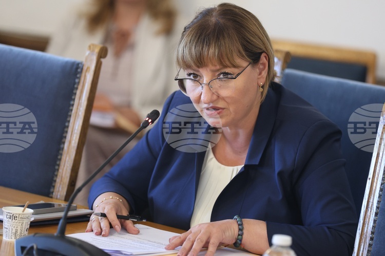 СподелиКомисията по конституционни и правни въпроси в парламента одобри на