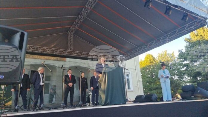 Председателят на парламента каза, че присъствието ѝ на празника в Братя Даскалови е ангажимент, че малките общини няма да бъдат забравени