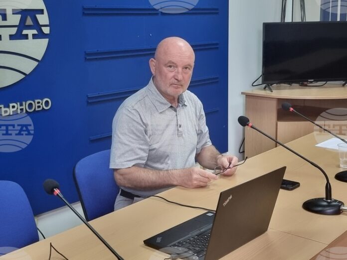 Представяне на списание ЛИК: „130 години организиран туризъм в България“
                                                                                                Първите залесителни мероприятия у нас поставя ТД “Трапезица- 1902“, каза за БТА секретарят на дружеството Георги Димитров