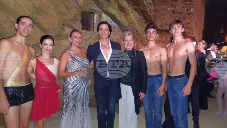 СподелиХудожественият ръководител на балета към Държавна опера Стара Загора примабалерината