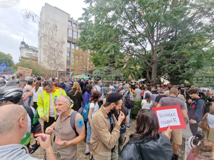 СподелиПротестиращите които по рано се в София затвориха булевард Васил Левски