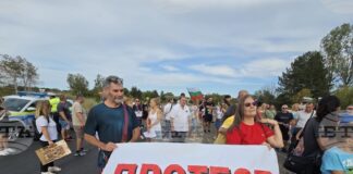 Протестиращи срещу безводието в Плевен блокираха движението на три места около града и на една от главните улици