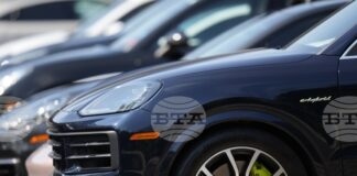 "Порше" отлага пускането на електрически високопроходими автомобили и засилва фокуса върху двигателите с вътрешно горене