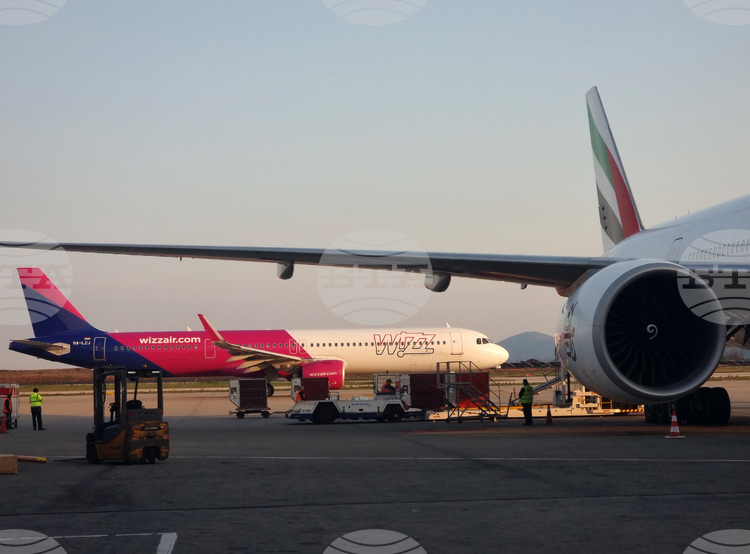 СподелиНискотарифната авиокомпания Уиз Еър Wizz Air е в активни преговори
