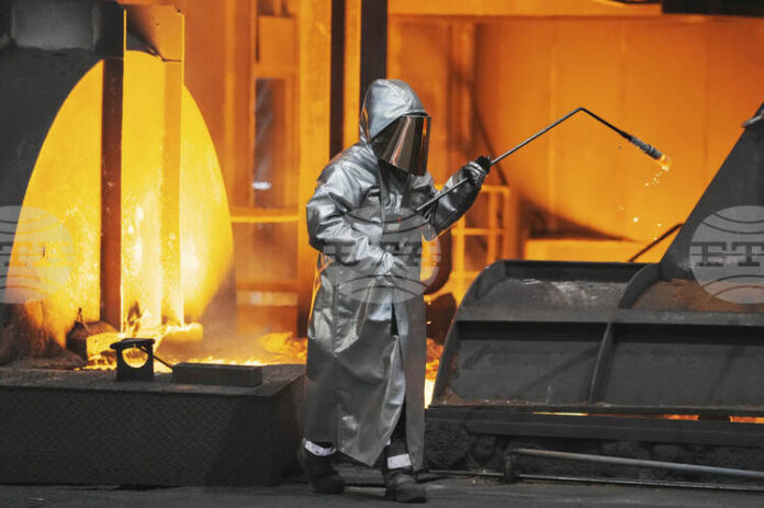 Работниците в "Тисенкруп стийл" подкрепят тежкото споразумение за преструктуриране на компанията