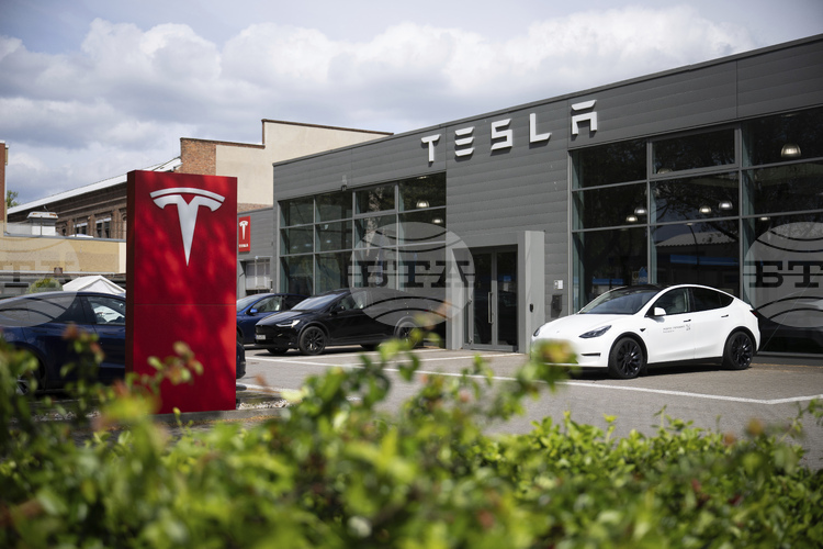 СподелиДиректорът на германския завод на производителите на електрически автомобили Тесла