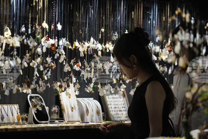 Растежът в китайския сектор на услугите се е подобрил през август