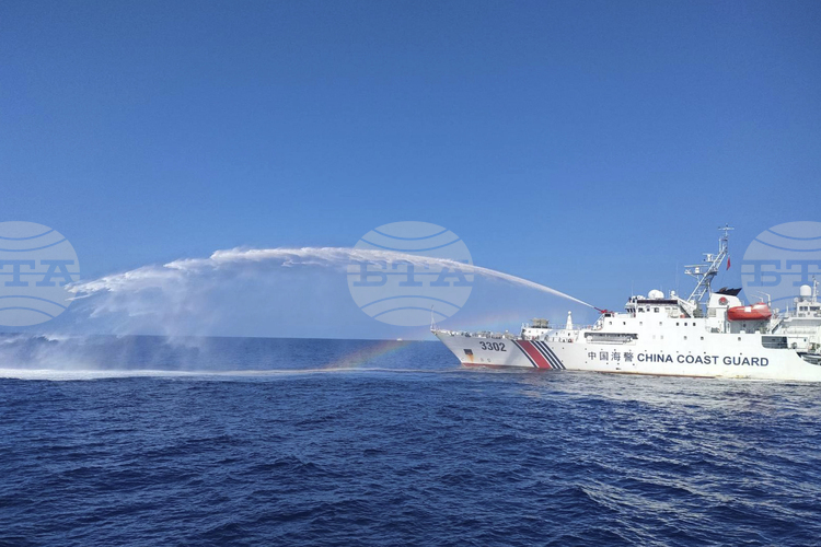 СподелиКитайската морска охрана обвини филипински кораб че нарочно е ударил