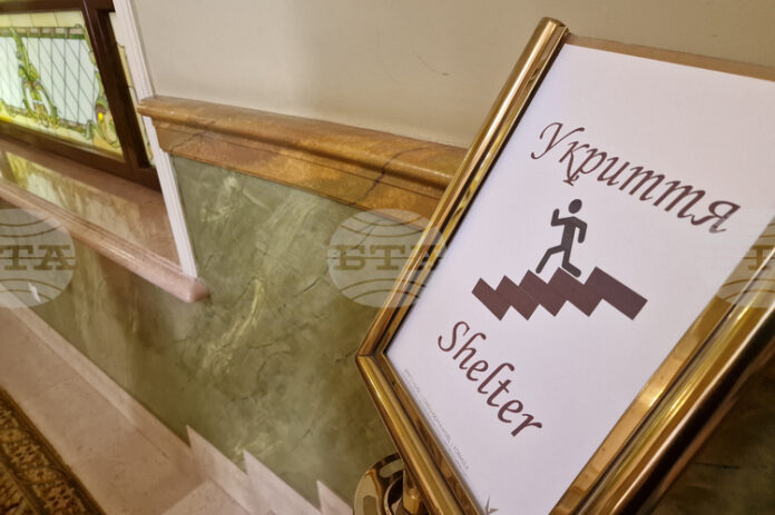 РАЗШИРЕНА
                                                                                                Русия атакува украинския град Одеса и с балистична ракета