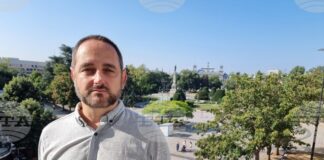 Русенският театър търси артисти с опит и способност за адаптация към различни стилове и жанрове, каза директорът на институцията Боян Иванов