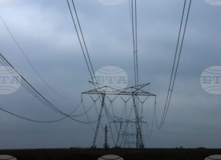 С 5 процента поевтинява токът за българския бизнес за събота