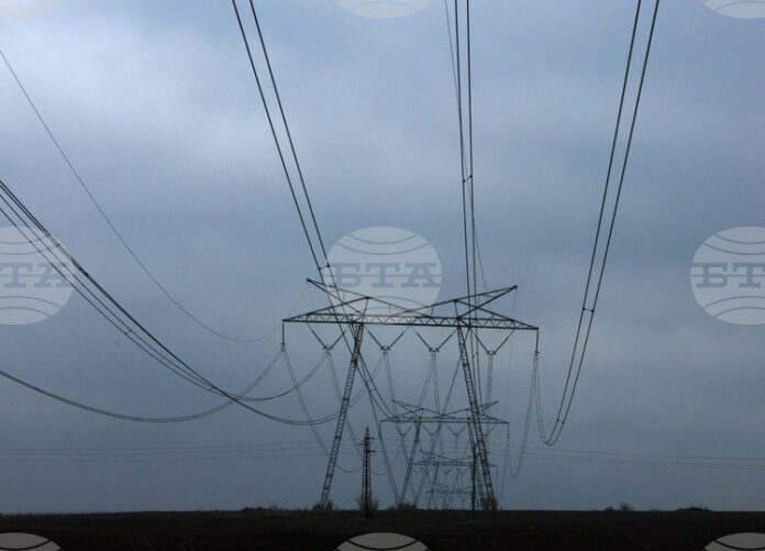 С 5 процента поевтинява токът за българския бизнес за събота