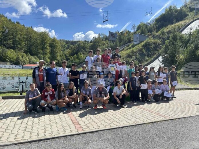 Състезателите от Б националния отбор по ски скок взеха участие на състезание от открития шампионат на Румъния