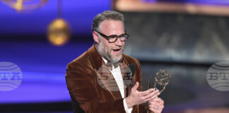 Сет Роугън и Джийн Смарт са сред първите, спечелили награди „Еми“ тази година