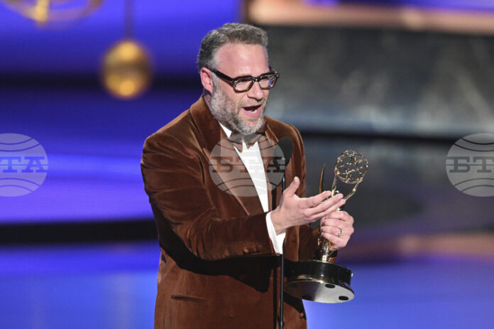 Сет Роугън и Джийн Смарт са сред първите, спечелили награди „Еми“ тази година