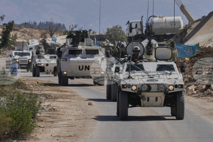 След атаката на Израел срещу мироопазващите сили на ООН в Ливан
                                                                                                Париж призова сигурността на "сините каски" от мисията ЮНИФИЛ да бъде гарантирана