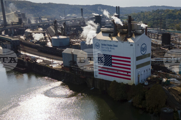 Тръмп е използвал "златна акция", за да блокира план за спиране на производството на "Ю Ес Стийл"