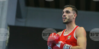 Уилиам Чолов продължава на четвъртфиналите на Световното първенство по бокс