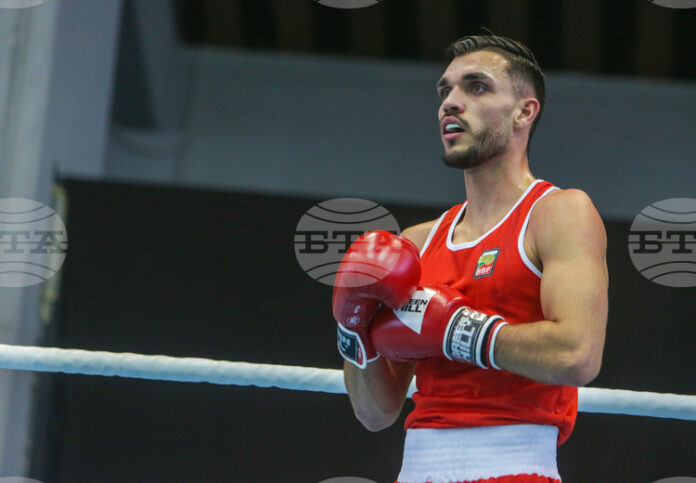 Уилиам Чолов продължава на четвъртфиналите на Световното първенство по бокс