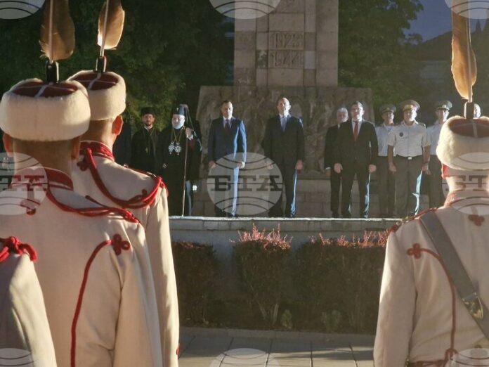 В Чирпан пазите жив спомена за онези горди българи, които предрешиха развитието на страната ни, каза на празника на града Румен Радев