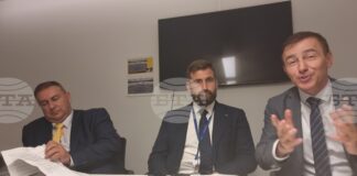 Във въздушното пространство на Полша са навлезли най-малко 21 дрона, всички до един със снаряжение от Русия и Беларус, каза Андрей Новаков