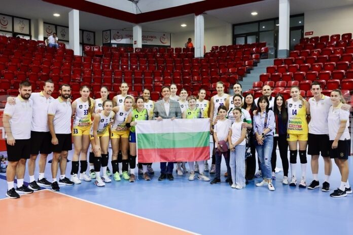 Волейболният шампион при жените Марица отстъпи пред Бешикташ пред погледа на българския посланик в Турция