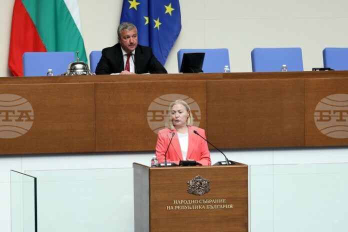 Вотът на недоверие ще е нашият институционален отговор срещу завладяната държава, каза Надежда Йорданова от ПП-ДБ