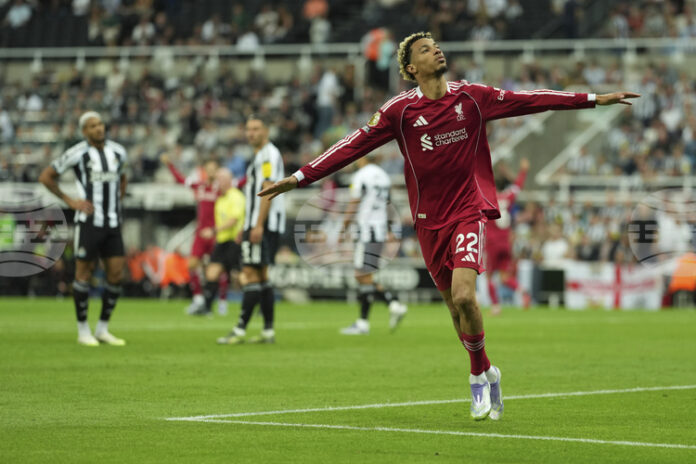 Юго Екитике получи първа повиквателна за националния отбор на Франция Юго Екитике получи първа повиквателна за националния отбор на Франция след контузията на Раян Шерки