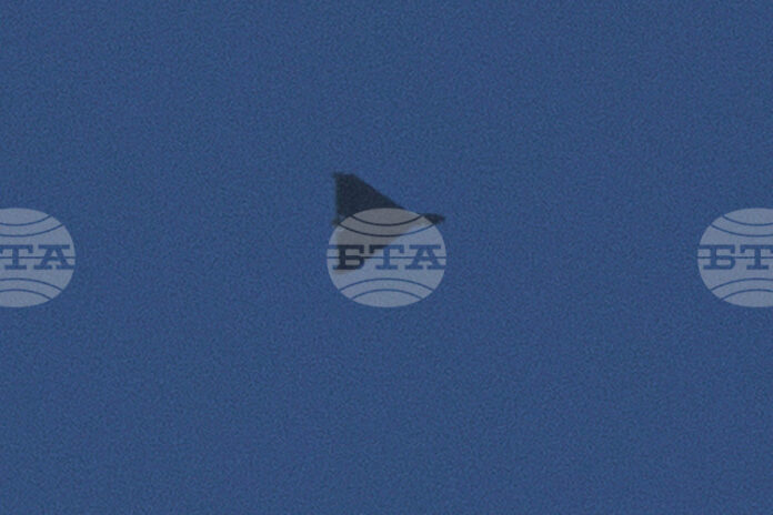 Зеленски заяви, че най-малко осем дрона са взели на прицел Полша по време на руската атака снощи