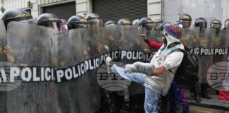 Жестоки сблъсъци между полицията и протестиращите срещу правителството в Лима