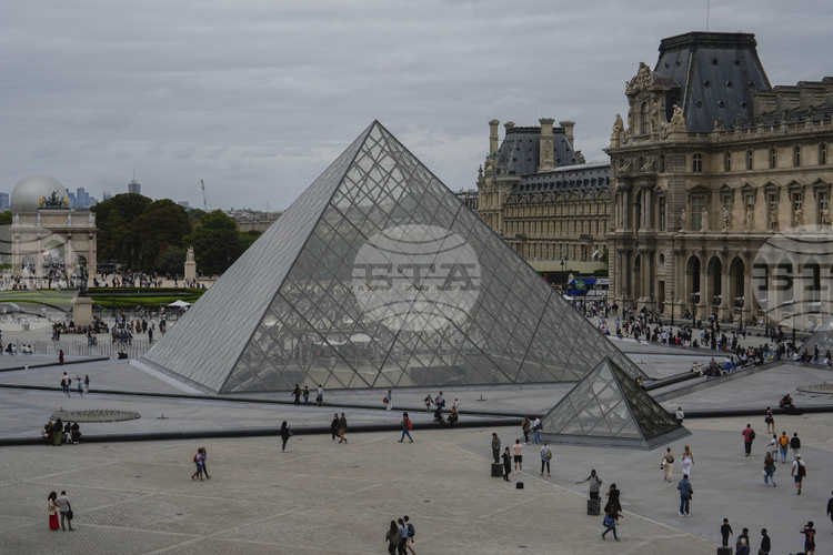 СподелиМеждународната рейтингова агенция Фич понижи кредитния рейтинг на Франция от