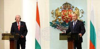 Президентът на Унгария Тамаш Шуйок (вляво) е на официално посещение в България по покана на българския държавен глава Румен Радев.