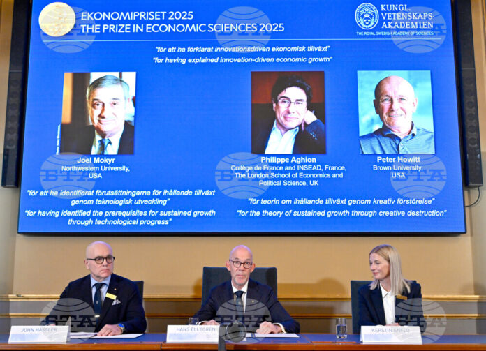 Тазгодишните носители на Нобеловата награда за икономика са Йоел Мокир, Филип Агион и Питър Хауит