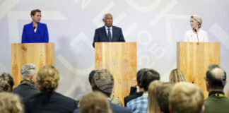 Министър-председателката на Дания Мете Фредериксен, председателят на Европейския съвет Антонио Коща и председателката на Европейската комисия Урсула фон дер Лайен дават заключителна пресконференция в Копенхаген, 1 октомври 2025 г..