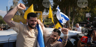 Посрещане на близнаците Гали и Цив Берман, които бяха освободени от "Хамас"