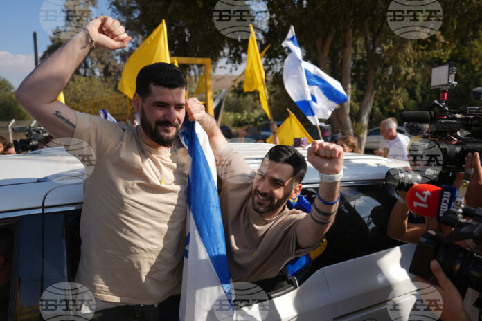 Посрещане на близнаците Гали и Цив Берман, които бяха освободени от "Хамас"