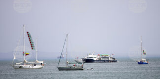 хуманитарната флотилия, плаваща към Газа