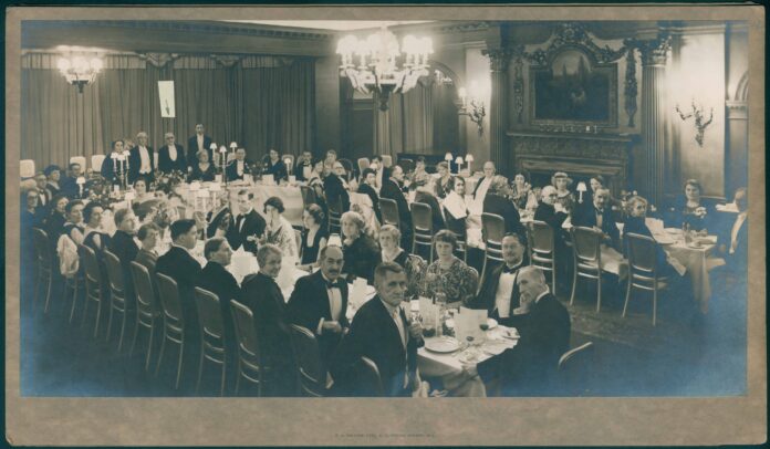 Симеон Радев на официална вечеря по време на дипломатическата му мисия в Лондон. [1935] г. ЦДА, ф. 77К, оп. 4, а.е. 1663, л. 2